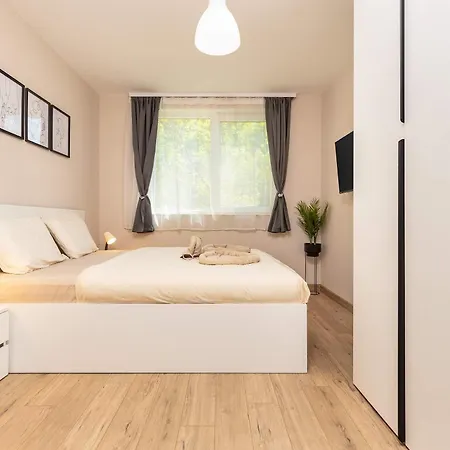 Appartement 1bd Modern Retreat In A Peaceful Area By Flat Manаger